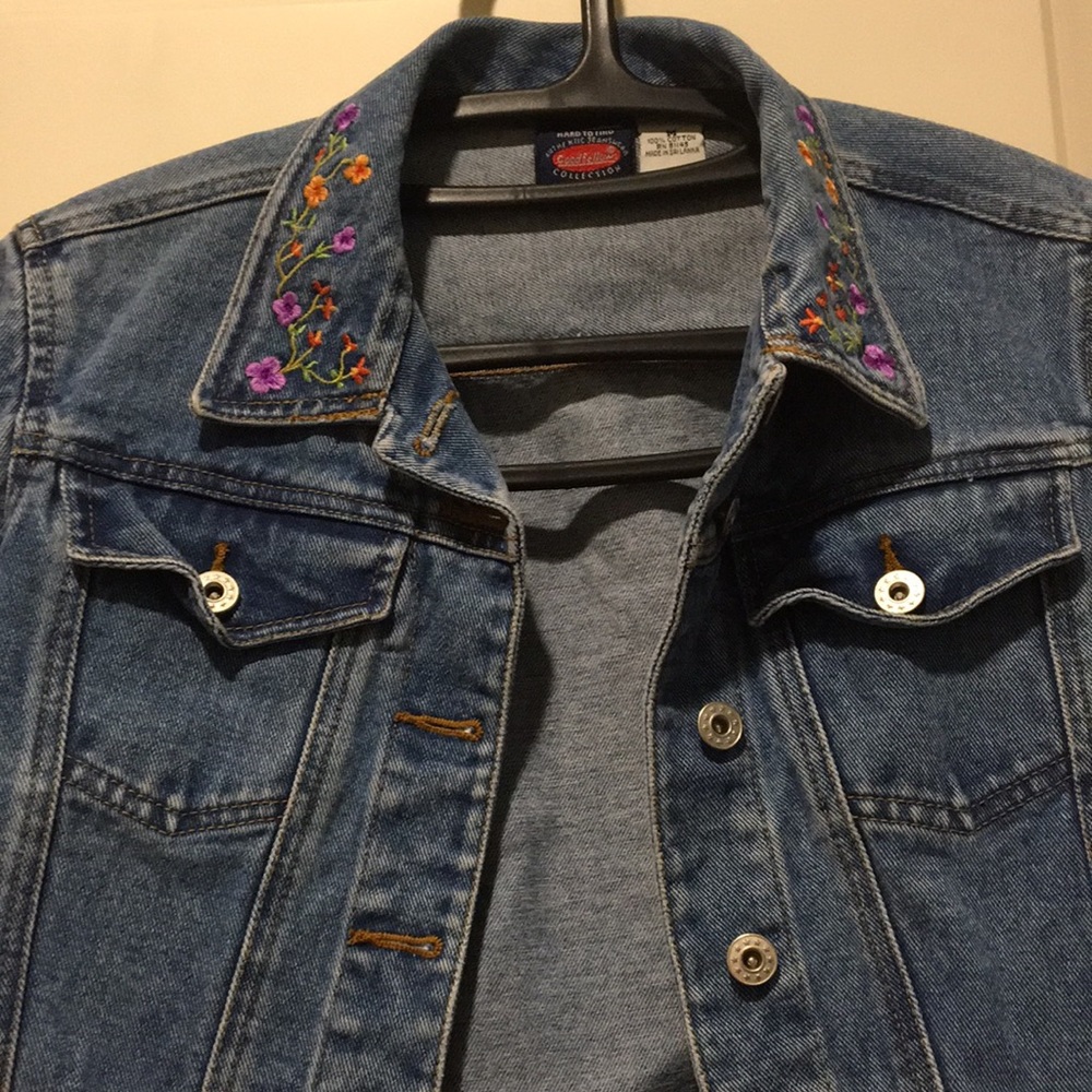 Goodfellows girls denim jean jacket floral embroidery collar side pockets size M